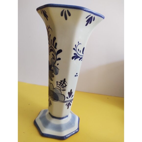 Vintage large 8.5" Delft Hand Painted Blue & White Vase - Picture 6 of 12